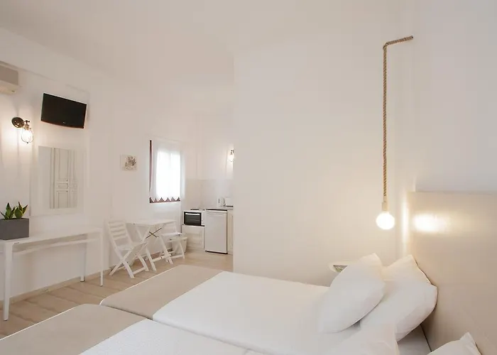 Paris & Apartament Agia Paraskevi (Skiathos)