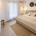 Apartament Paris & *