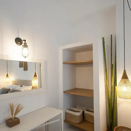 Paris & * Aya Paraskevi