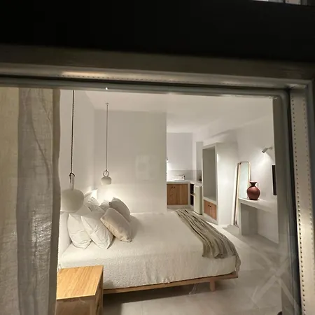 Paris & * Aya Paraskevi