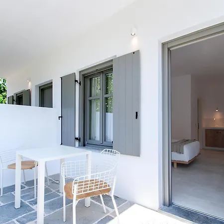 Paris & * Agia Paraskevi (Skiathos)