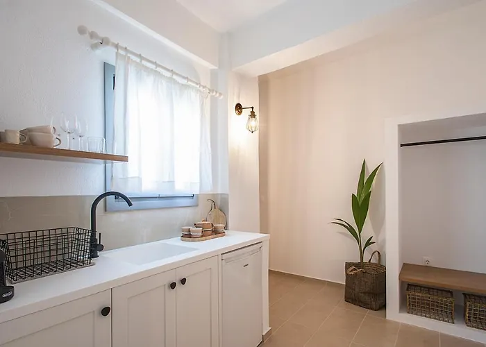 Paris & * Agia Paraskevi (Skiathos)