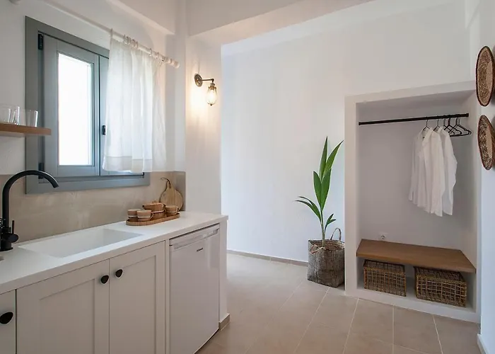 Paris & * Agia Paraskevi (Skiathos)