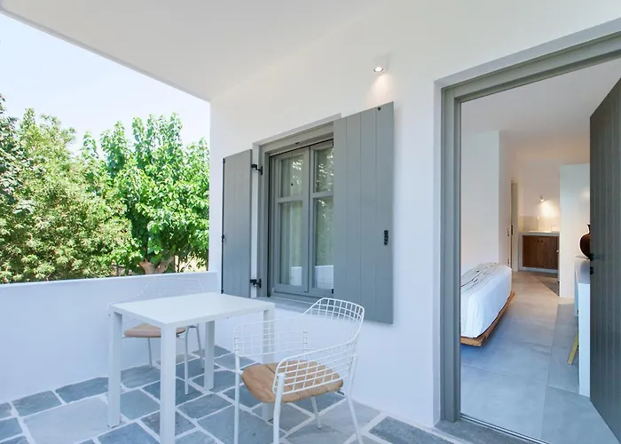 Paris & Agia Paraskevi (Skiathos)