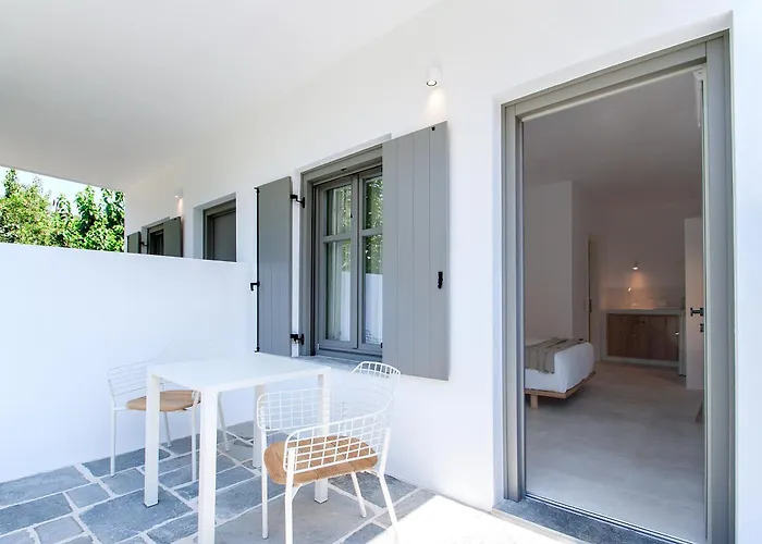 Paris & * Agia Paraskevi (Skiathos)