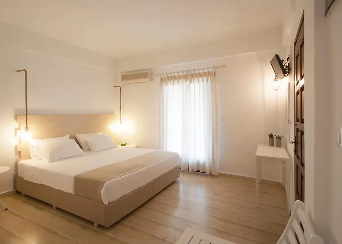 Paris & * Agia Paraskevi (Skiathos)